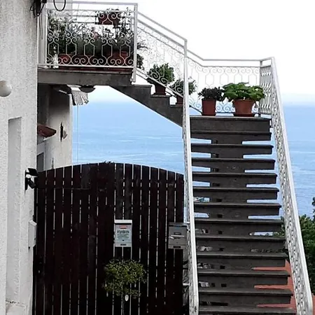 Valbona 1 アパート オパティヤ